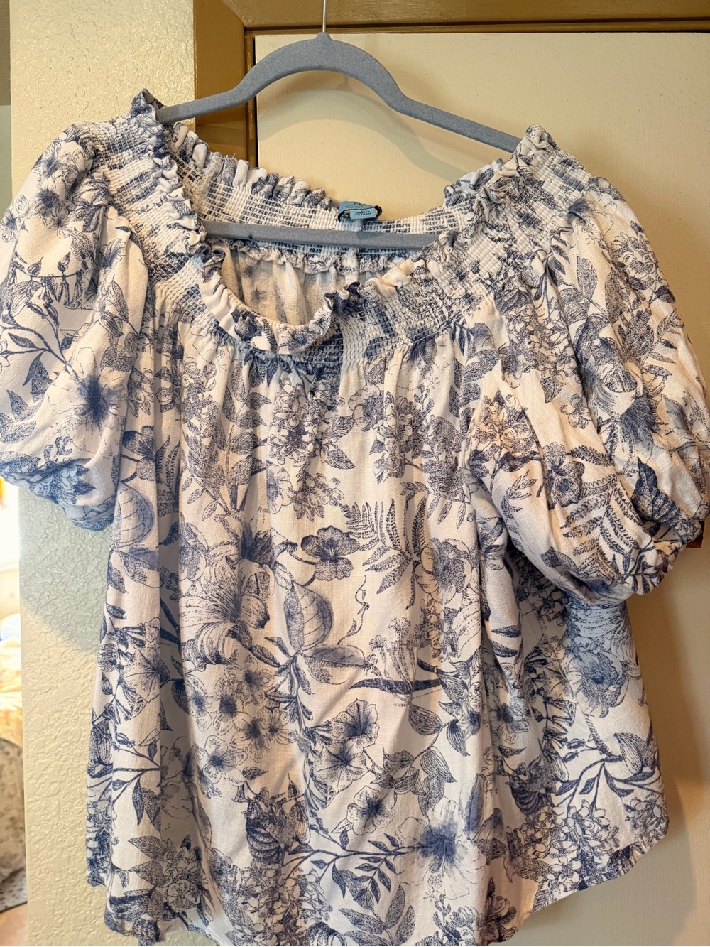 CeCe White Blouse with Blue Floral Print and Puff Sleeves - Picture 2 of 3